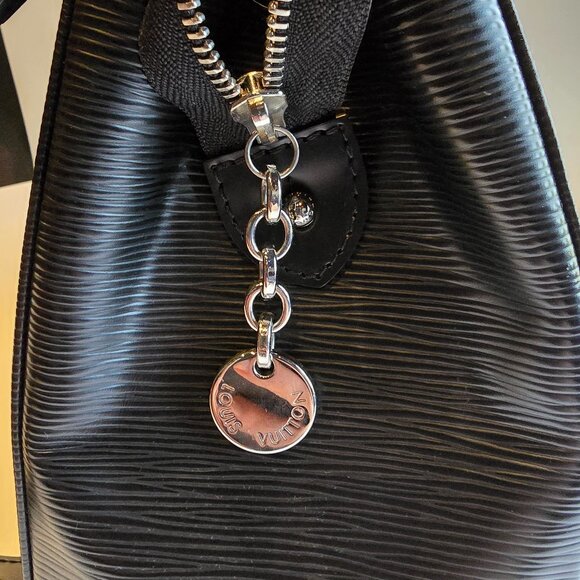 LOUIS VUITTON Louis Vuitton Black Epi Leather Brea MM Bag - Picture 4 of 16